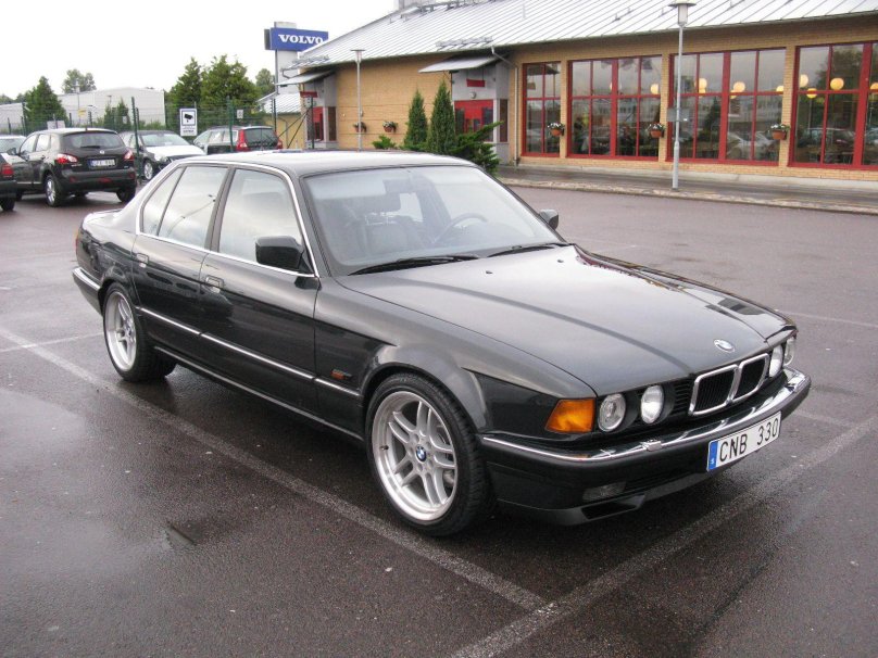 BMW e32 750i