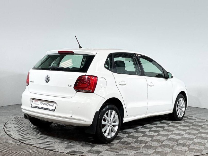 Volkswagen Polo 2012 белый