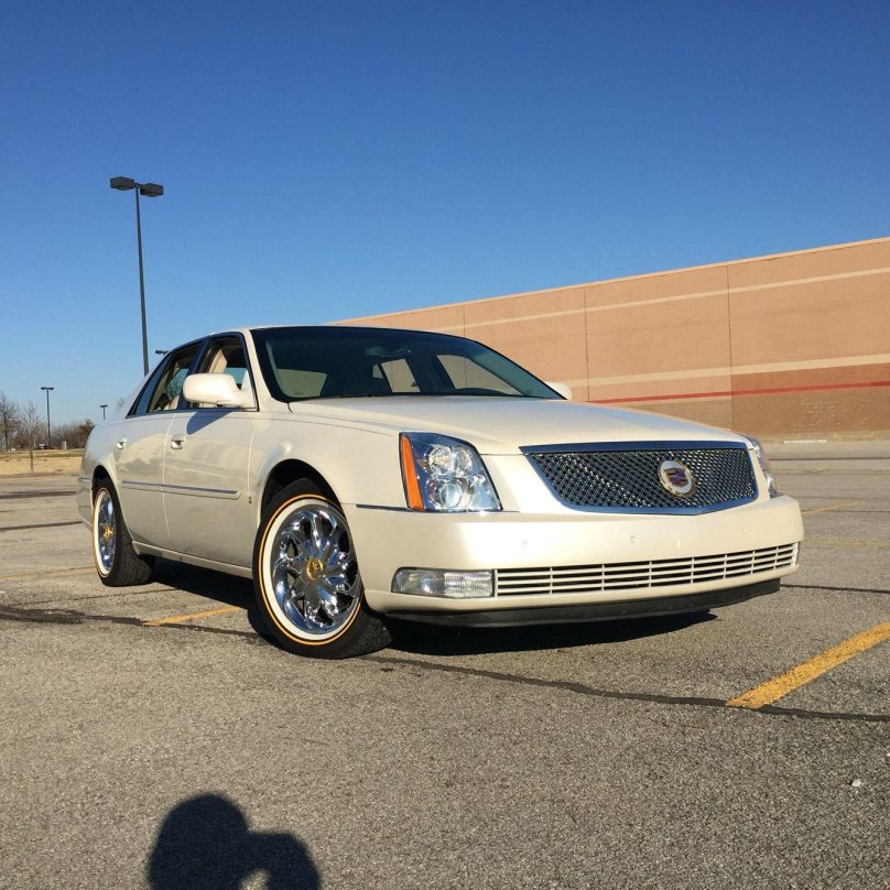 Кадиллак ДТС 2008