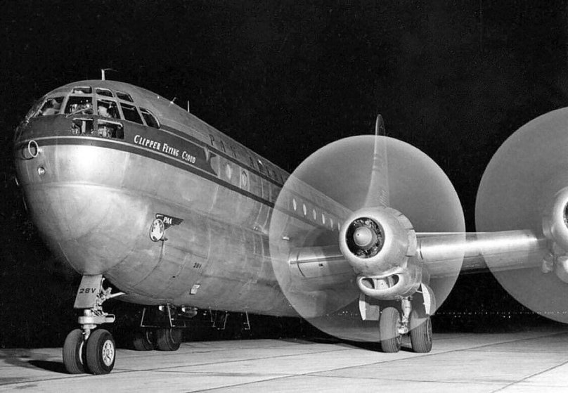 Boeing 377 Stratocruiser салон