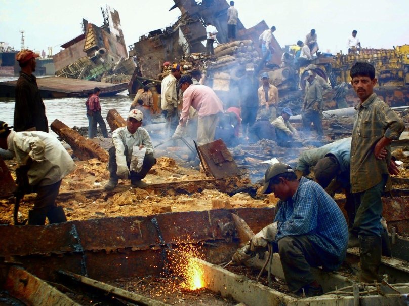 Свалка кораблей в Бангладеш