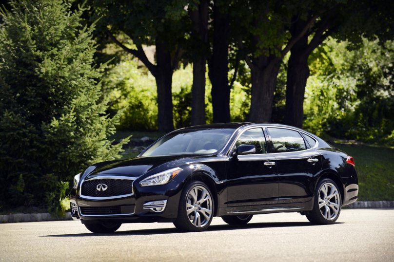 Infiniti q70
