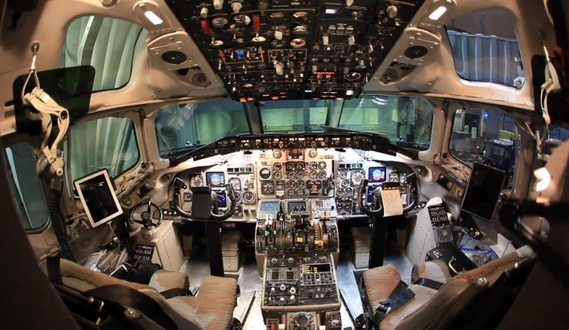 Кабина Боинг 737-800