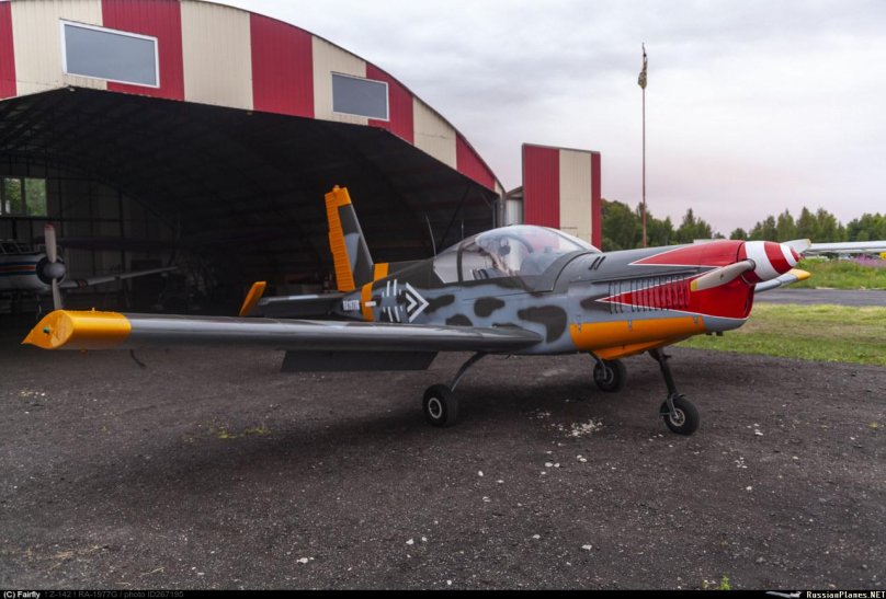 Злин 142 самолет