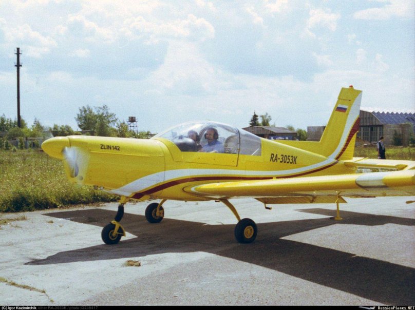 Самолет Zlin 142