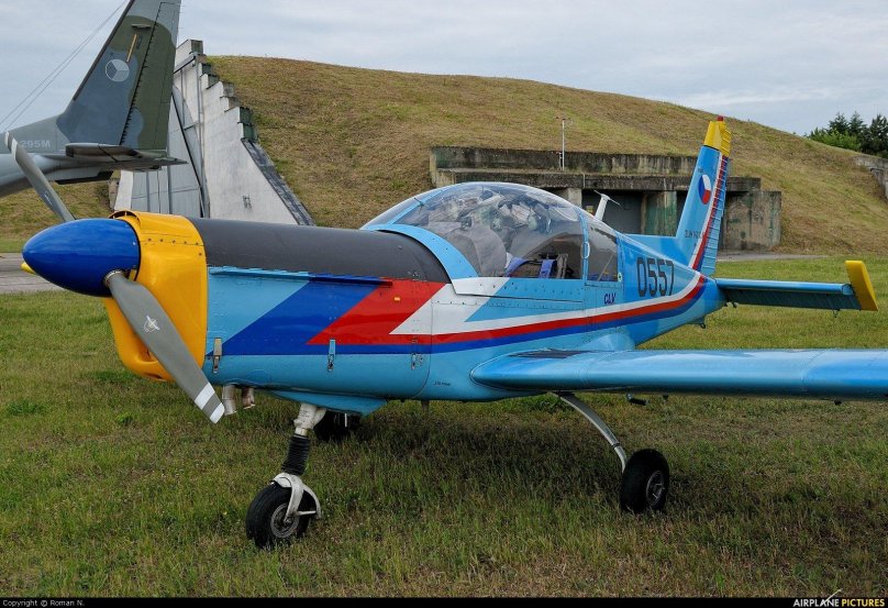 Самолет Злин 142 фото