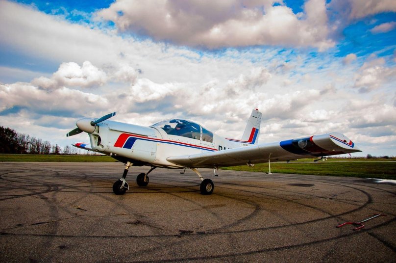 Злин 142 самолет