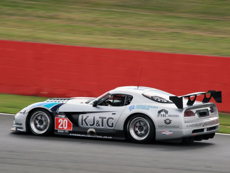 Гоночный Додж Вайпер