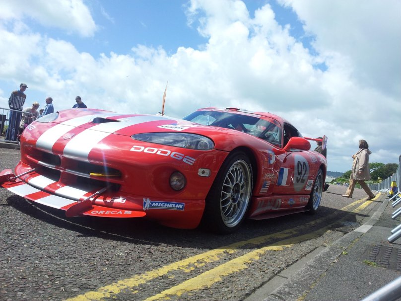 Гоночный Додж Вайпер