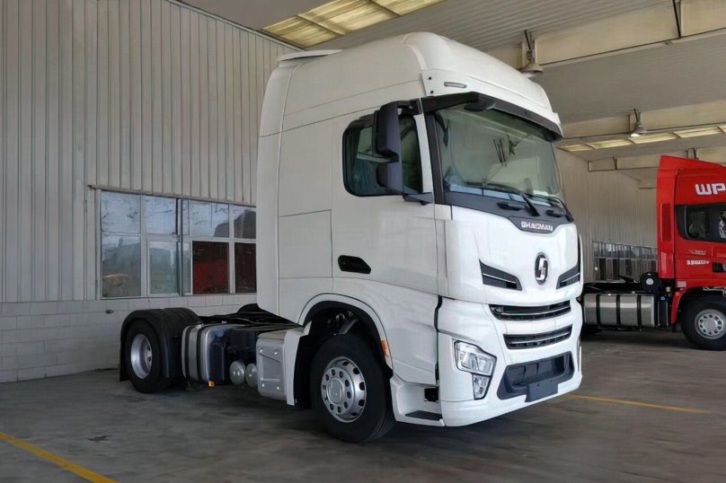 Шахман тягач 4х2 x6000