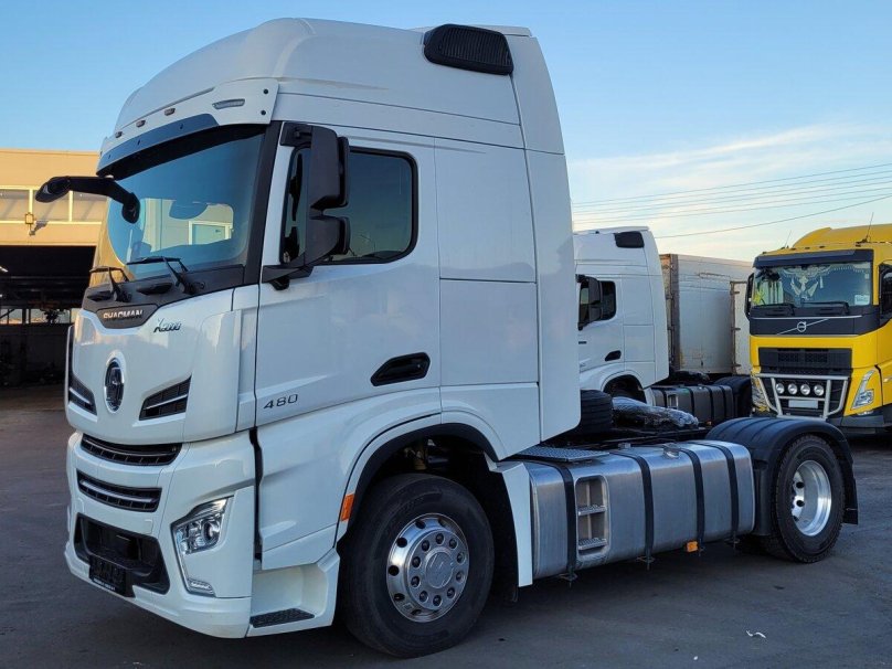 Шахман тягач 4х2 x6000