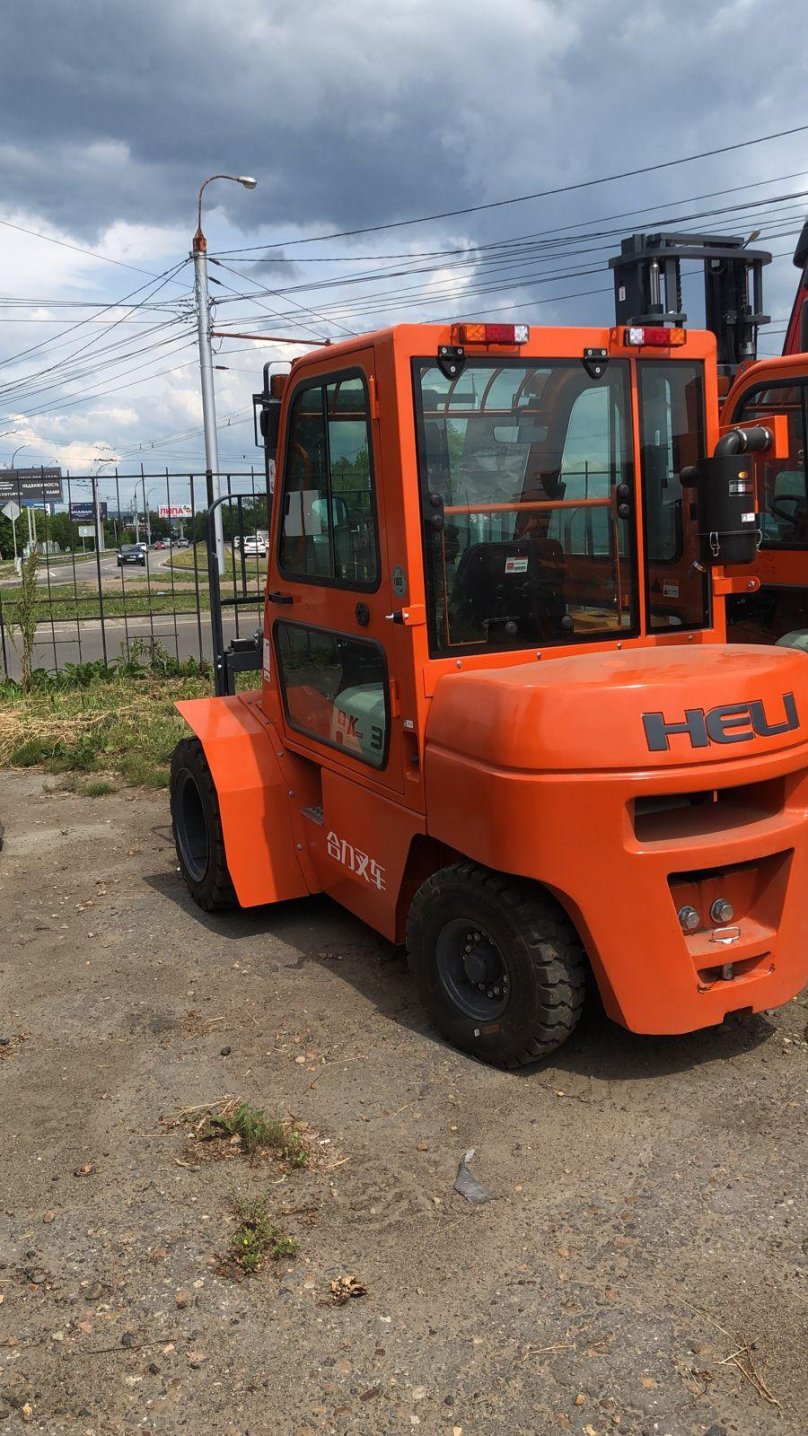 Погрузчик Лев