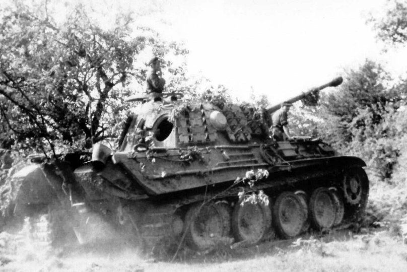 Panther v Ausf g 1944