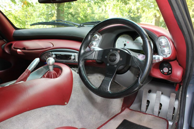 TVR Sagaris салон