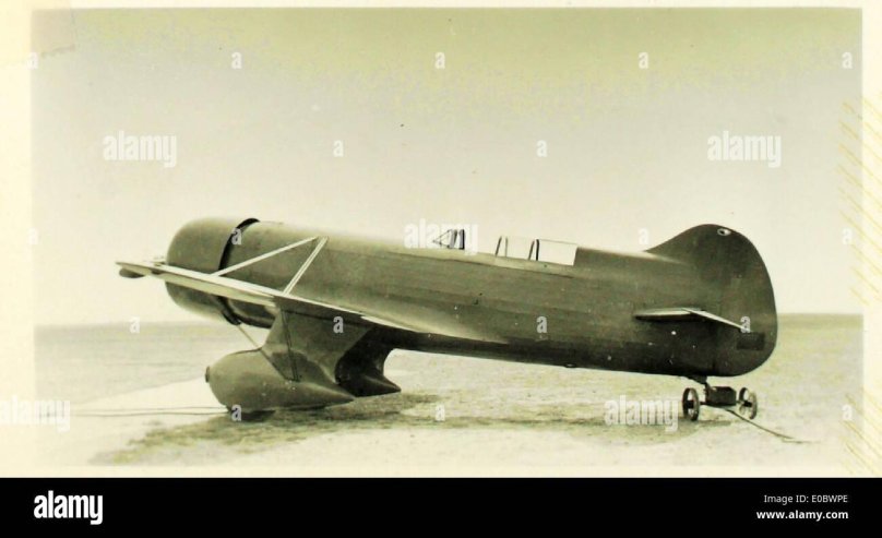 Самолет Hi.27 Acrostar