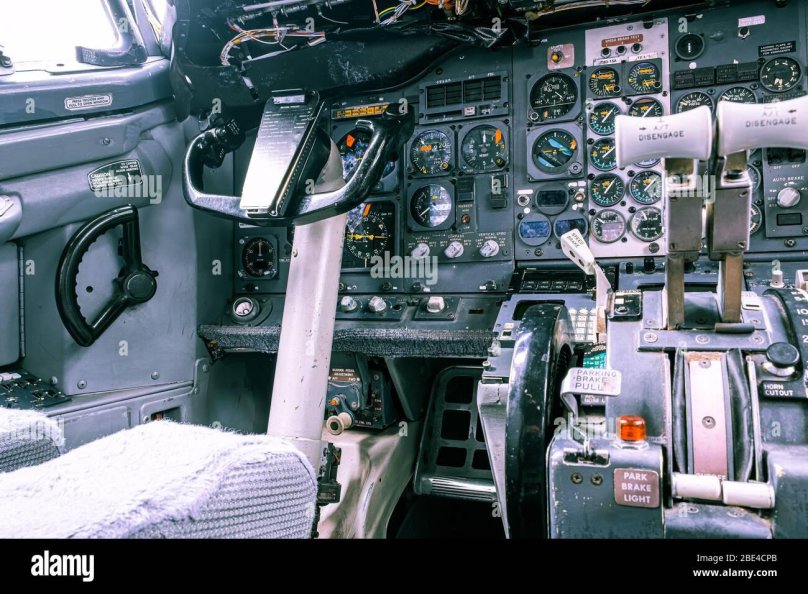 Как включить свет в кабине самолета