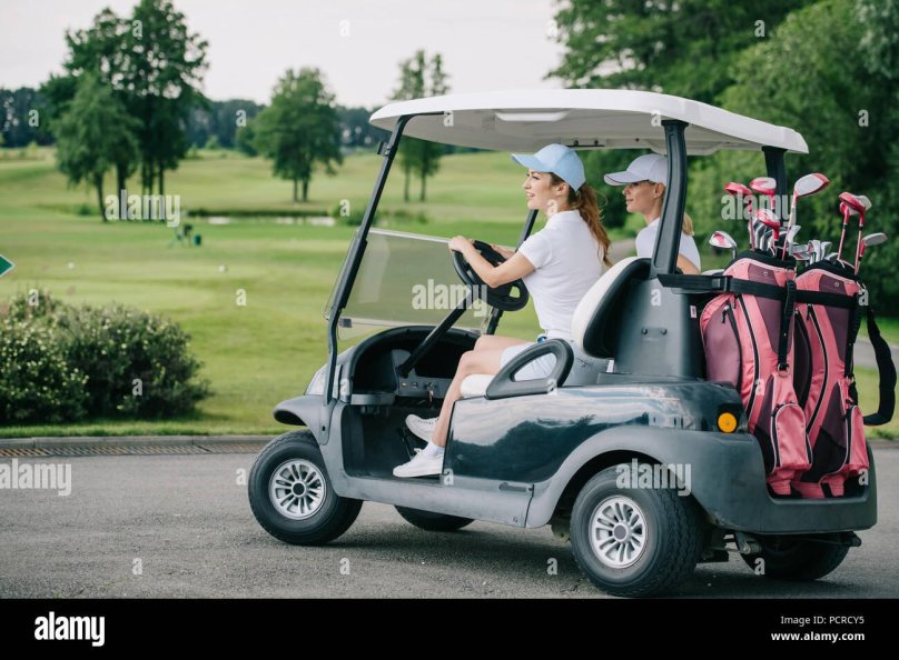Гольф поле и автомобиль
