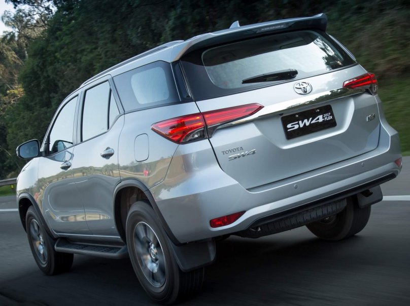 Тойота Хайлюкс sw4