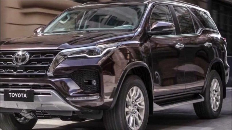 Тойота фортунер 2021