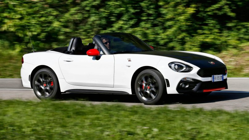 Фиат 124 Spider Abarth