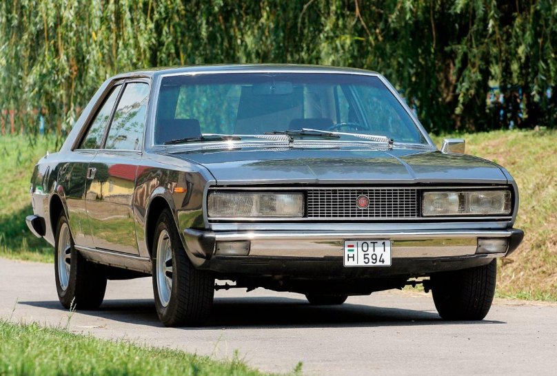 Легковое авто Фиат 130