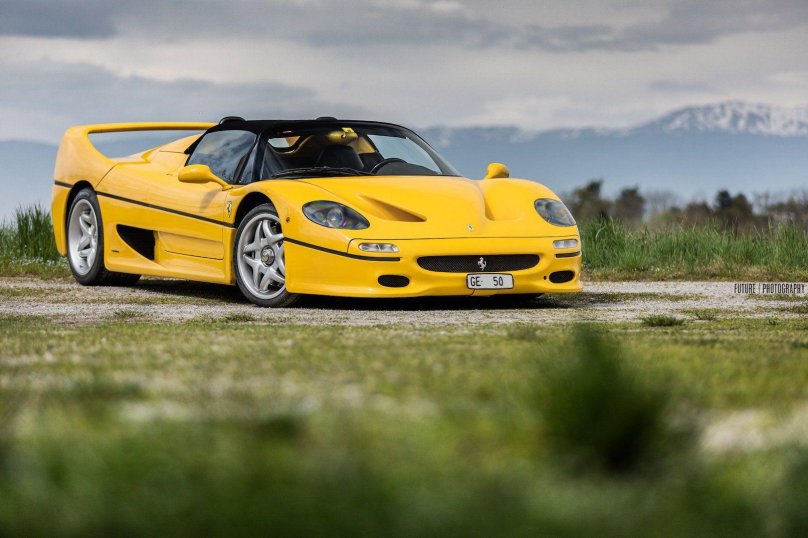 Ferrari f50 желтый