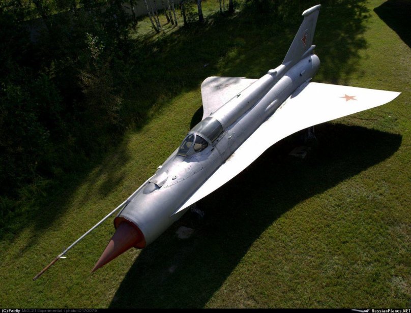 Самолет миг-21 с оживальным крылом