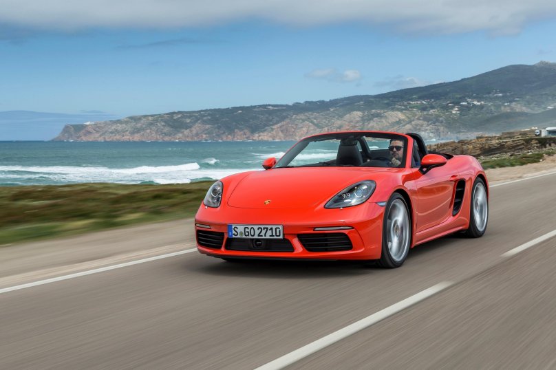 Машина Порше 718 боксер s