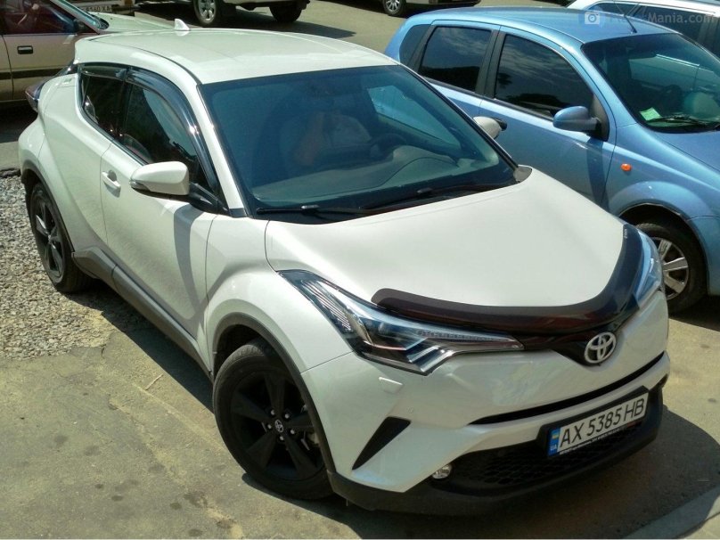 Тойота Chr с черной крышей