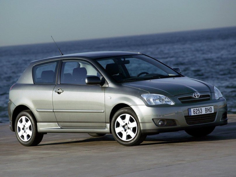 Toyota Corolla (2004-2006) хэтчбек