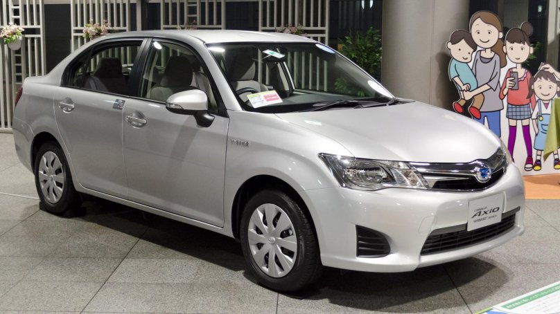 Toyota Corolla Axio 2013