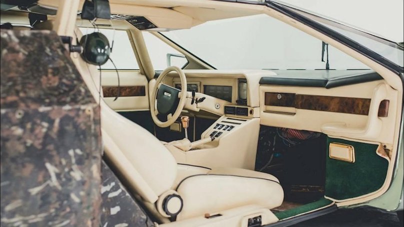 Aston Martin Bulldog салон