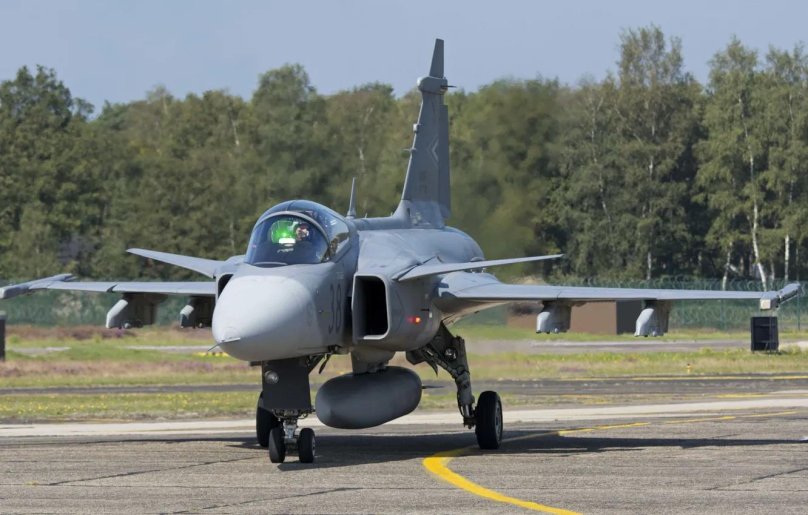 Истребитель Jas 39 Gripen