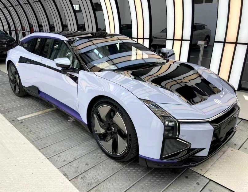 Китайский электромобиль hiphi