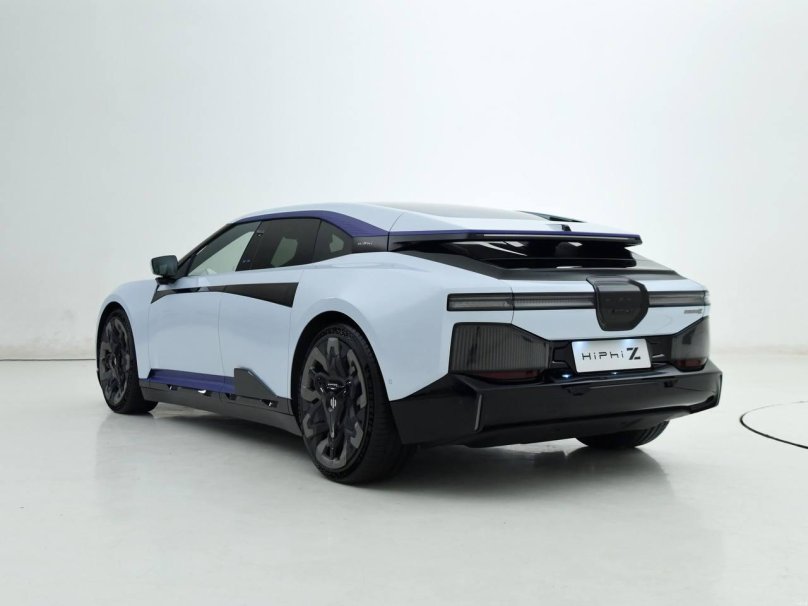 Китайский электромобиль hiphi