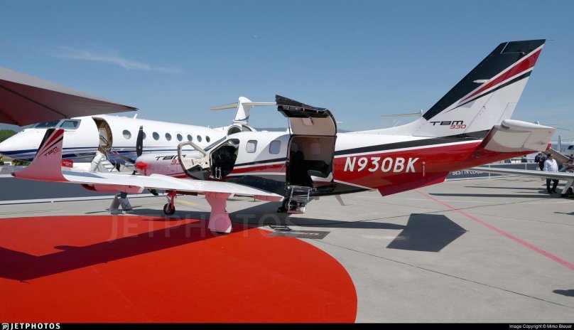 Самолет ТБМ 930