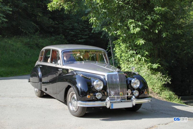 Серая машина Старая