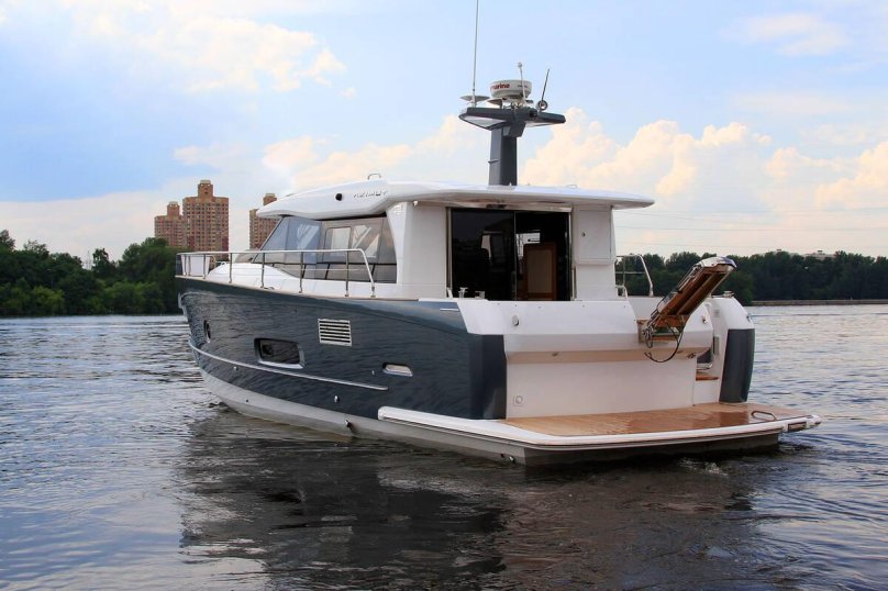 Яхта Магеллан