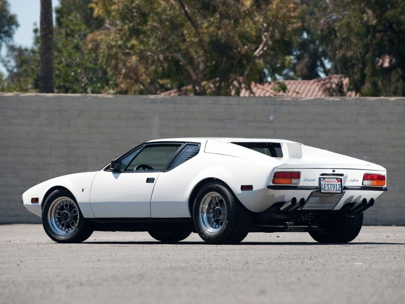 Машина de Tomaso Pantera
