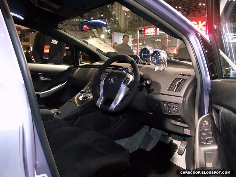Фото Тойота Райз внутри