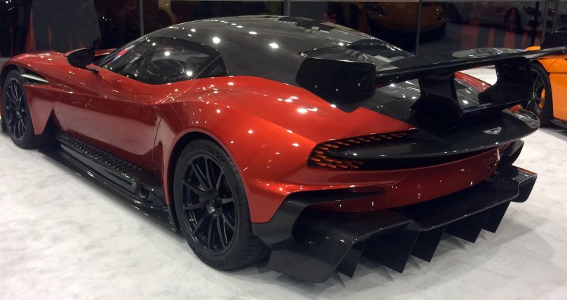 Aston Martin Vulcan салон