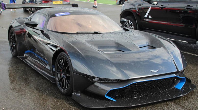 Aston Martin Vulcan без обвесов
