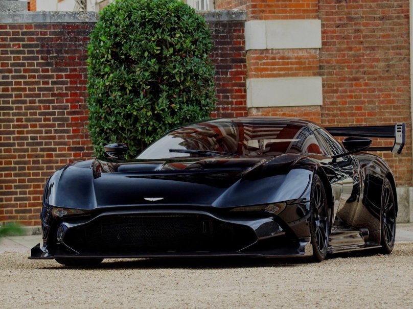 Астон Мартин вулкан 2020