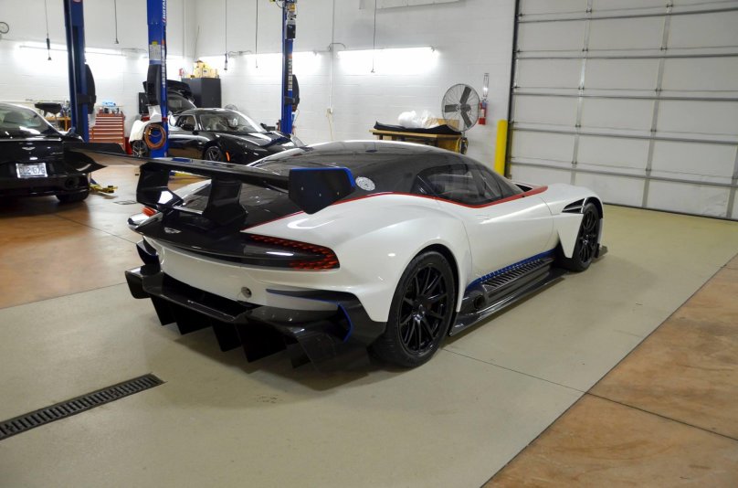 Aston Martin Vulcan двигатель