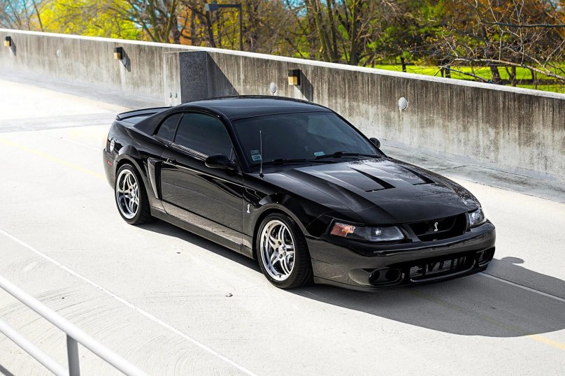 Ford Mustang SVT Cobra 2004