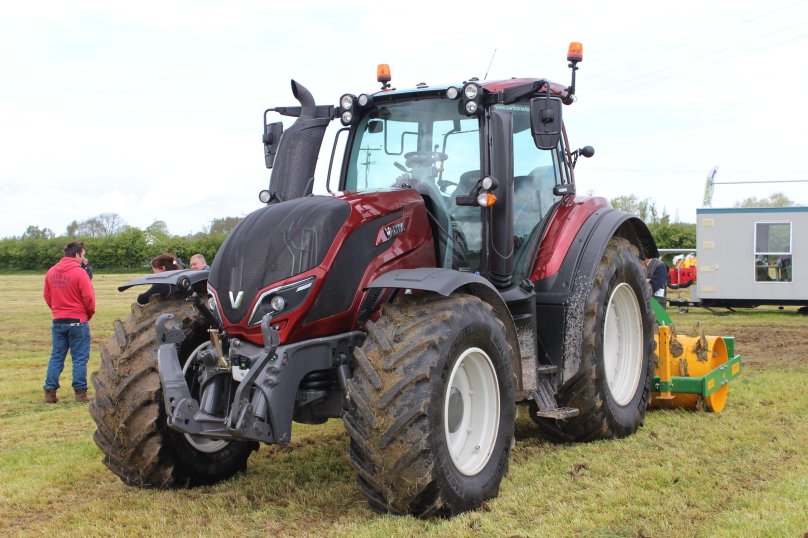 Трактор Valtra