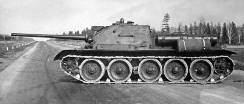 Противотанковые САУ Су-85 и Су-100