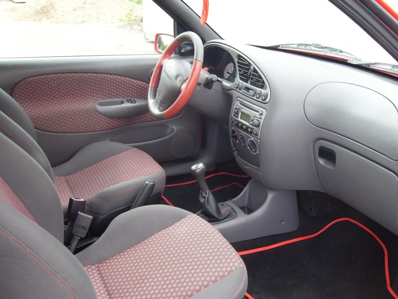 Ford Fiesta 4 поколение салон