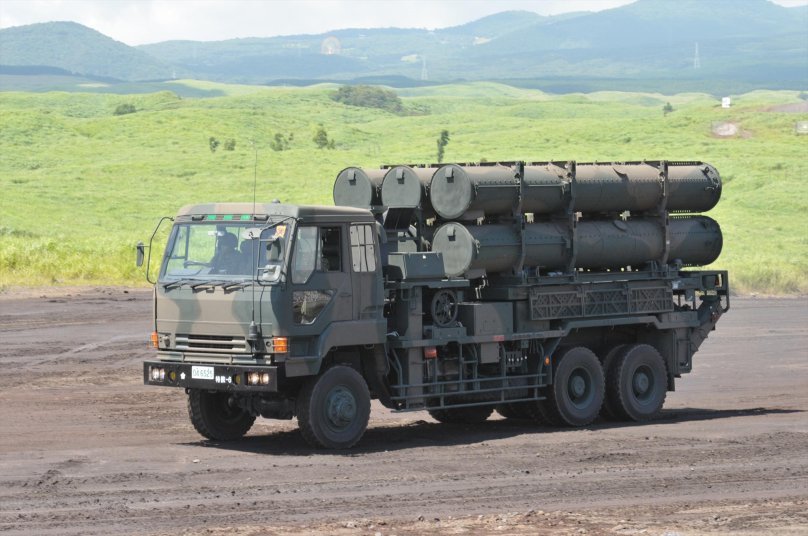 Военный грузовик Мицубиси