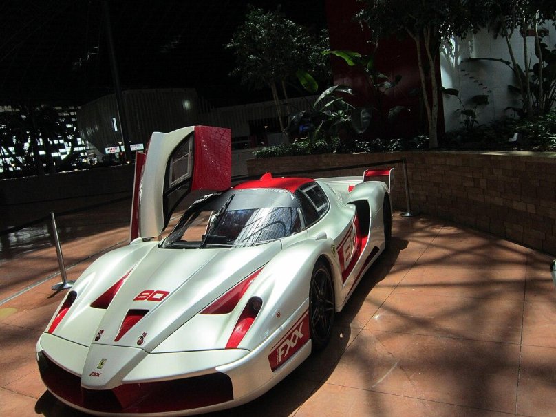 Феррари Энзо 2020